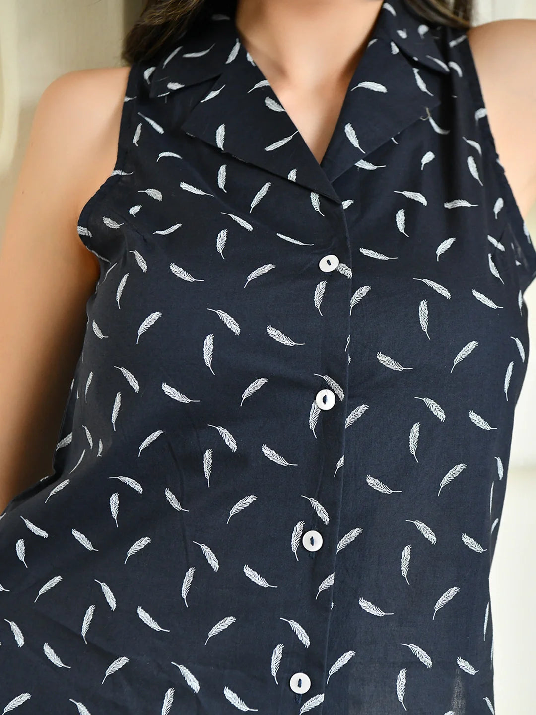 Feather drift notch collar shirt